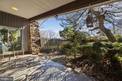 Exterior - 804 Pardee Ln, Wyncote, PA 19095 photo 7 of 11