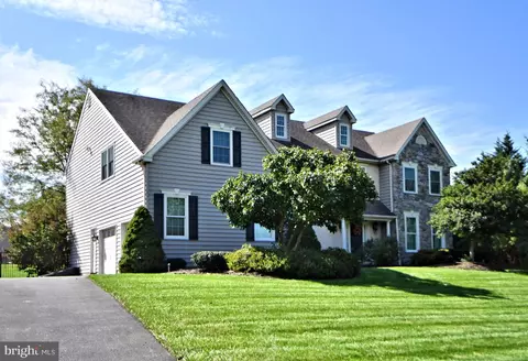 121 Davis Dr, North Wales, PA 19454