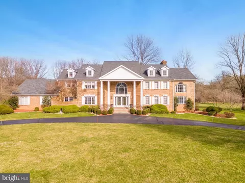 617 Creek Ln, Flourtown, PA 19031