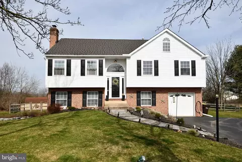 2136 Reindeer Ct, Gilbertsville, PA 19525