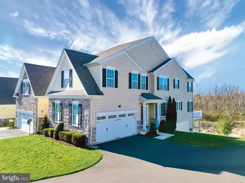 2055 Pleasant Valley Dr, Lansdale, PA 19446