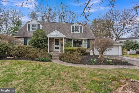 325 Valley Rd, Oreland, PA 19075