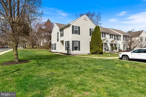 48 Village Dr, Schwenksville, PA 19473
