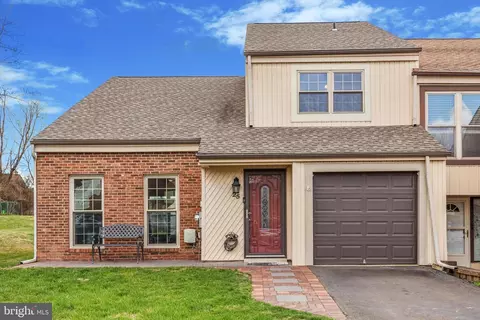 25 Barrel Stave Cir, Horsham, PA 19044