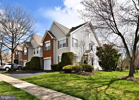 607 Aqueduct Dr, North Wales, PA 19454