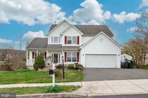 35 Jamie Cir, Gilbertsville, PA 19525