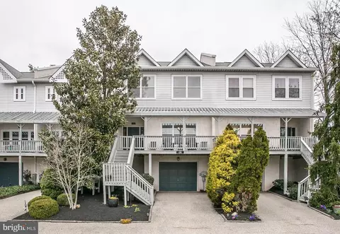 135 Barley Sheaf Dr, Norristown, PA 19403
