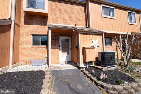 135 Larchwood Ct, Collegeville, PA 19426
