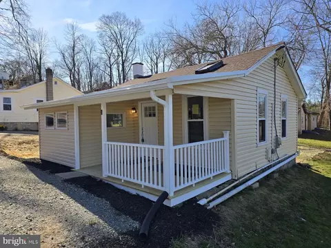 11 2nd Ave, Schwenksville, PA 19473
