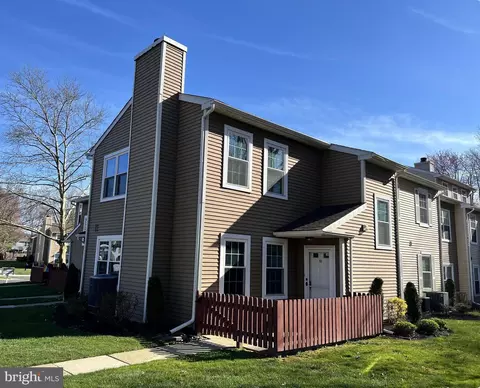 51 Woodbine Ct, Horsham, PA 19044
