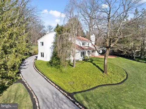 1131 Springmont Cir, Bryn Mawr, PA 19010