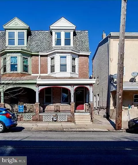 913 W Marshall St, Norristown, PA 19401
