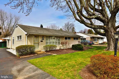 1242 Nolen Rd, Abington, PA 19001
