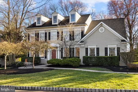 1042 Glendevon Dr, Ambler, PA 19002