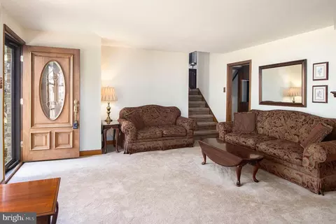 Living - 507 Brookwood Rd, Wayne, PA 19087 photo 3 of 5
