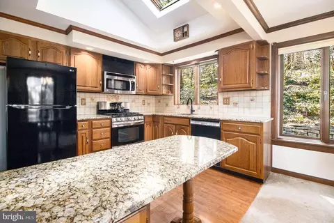 Kitchen - 507 Brookwood Rd, Wayne, PA 19087 photo 2 of 3