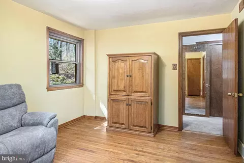 Living - 507 Brookwood Rd, Wayne, PA 19087 photo 5 of 5