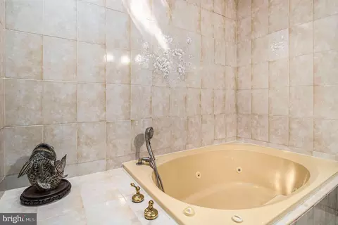 Bath - 507 Brookwood Rd, Wayne, PA 19087 photo 4 of 5