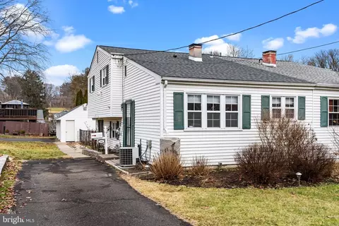 1402 White Owl Rd, Abington, PA 19001