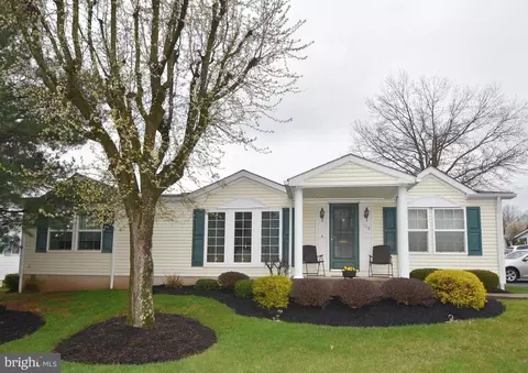 102 Deerfield Dr, Souderton, PA 18964