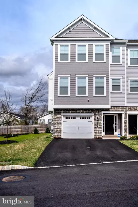 170 Everleigh Dr, Royersford, PA 19468
