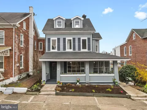 218 W 4th St, East Greenville, PA 18041