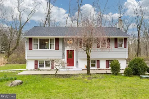 2448 Schaffer Rd, Pottstown, PA 19464