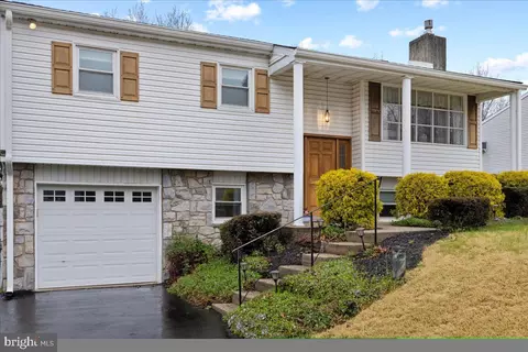 911 Rivendell Ln, Pottstown, PA 19464