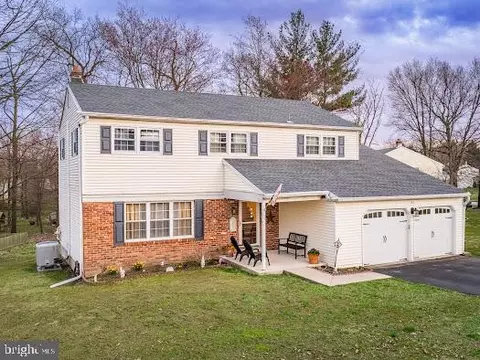 1034 Singer Ln, Norristown, PA 19403