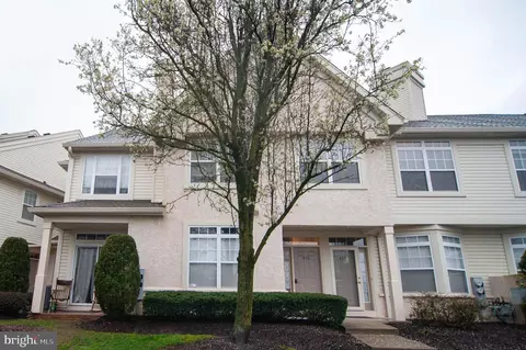 406 Dresher Woods Dr, Dresher, PA 19025