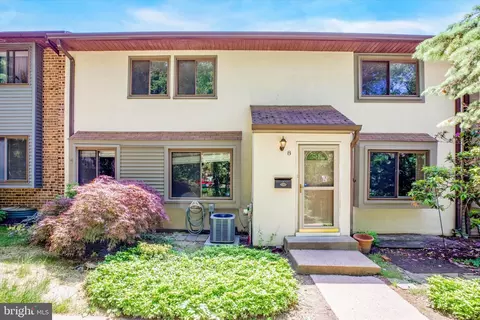 22 Fitzwatertown Rd UNIT B-8, Willow Grove, PA 19090