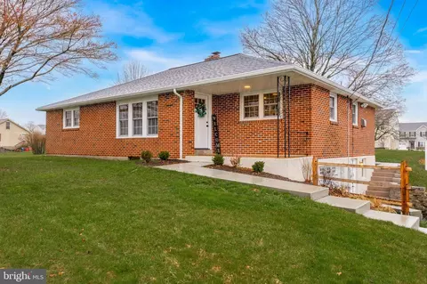 2935 Middle Creek Rd, Gilbertsville, PA 19525