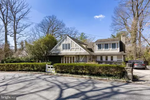504 Waldron Park Dr, Haverford, PA 19041