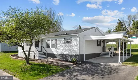 904 Lakeview Dr, Green Lane, PA 18054