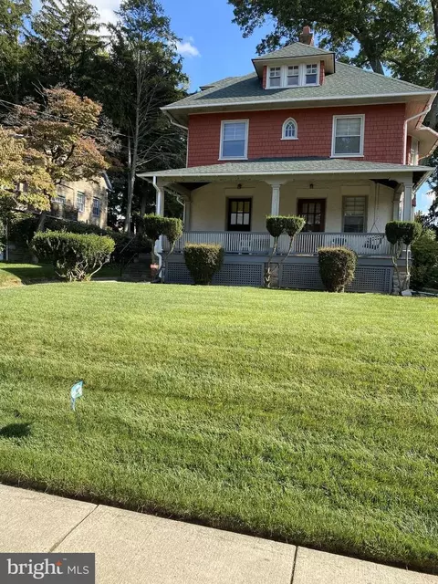 31 Simpson Rd, Ardmore, PA 19003