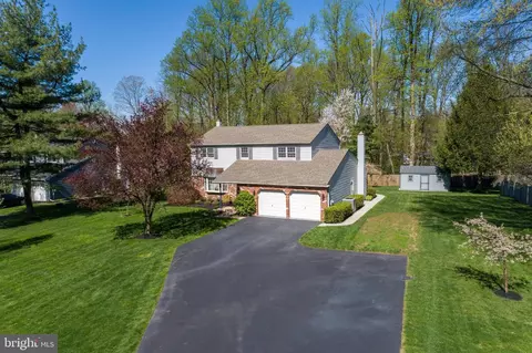 216 Hawthorne Cir, North Wales, PA 19454