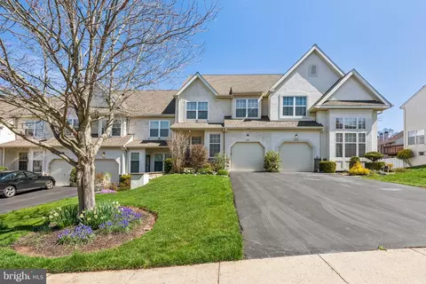 210 Brookdale Ct, Dresher, PA 19025