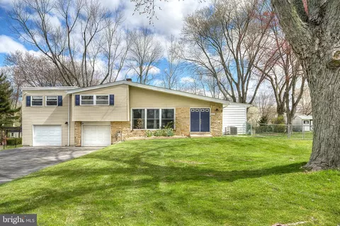 1693 Thayer Dr, Blue Bell, PA 19422