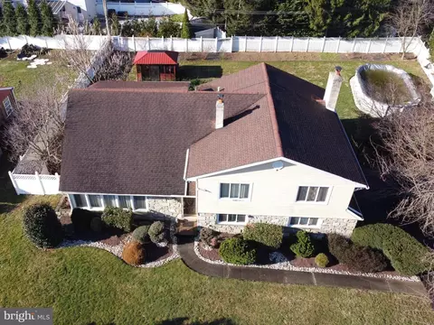 14 Mcfadden Dr, Huntingdon Valley, PA 19006