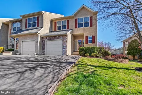 64 Chadwick Cir, Norristown, PA 19403