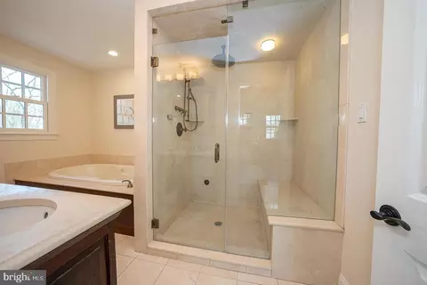 Bath - 1320 Bobarn Dr, Penn Valley, PA 19072 photo 4 of 8