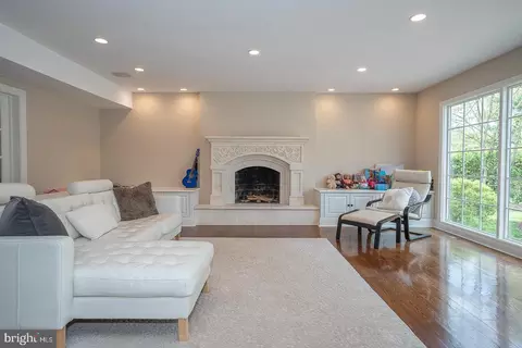 Living - 1320 Bobarn Dr, Penn Valley, PA 19072 photo 3 of 4