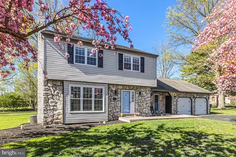 2106 Oakland Dr, Norristown, PA 19403