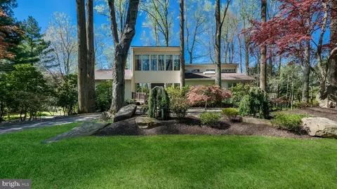 1390 Dogwood Ln, Huntingdon Valley, PA 19006