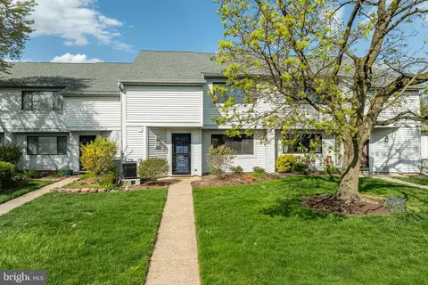 202 Heritage Dr, Harleysville, PA 19438