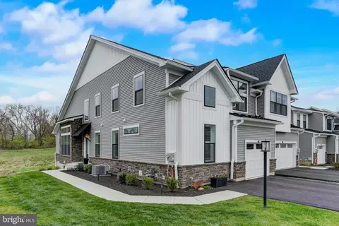 27 Tamarack Cir, Eagleville, PA 19403