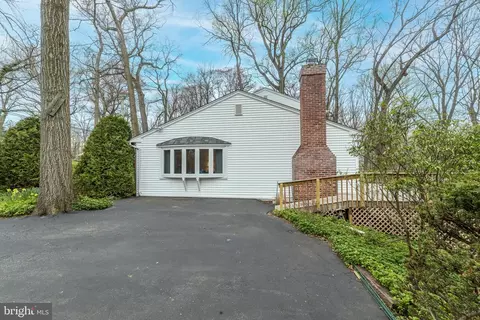 Exterior - 687 Forest Rd, Wayne, PA 19087 photo 9 of 12