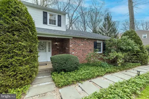 Exterior - 687 Forest Rd, Wayne, PA 19087 photo 3 of 12