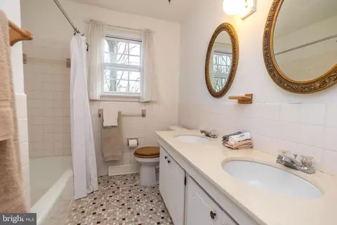 Bath - 687 Forest Rd, Wayne, PA 19087 photo 6 of 6