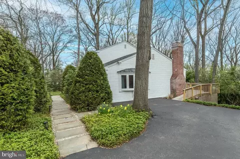 Exterior - 687 Forest Rd, Wayne, PA 19087 photo 8 of 12